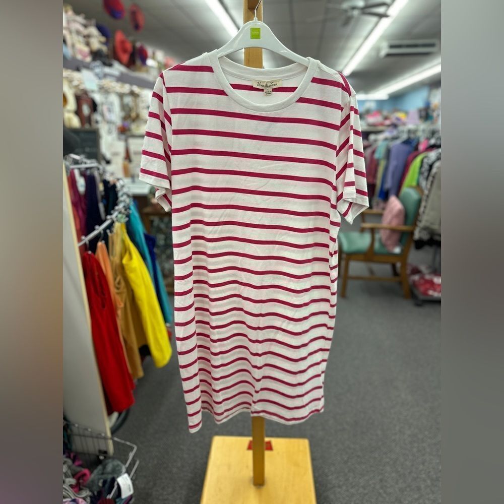 🛍️ Vine & Love Ladies Striped White and pink T- Shirt Dress NEW